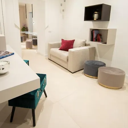 102 Bed & Breakfast 4*