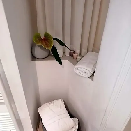 Bed and Breakfast 102