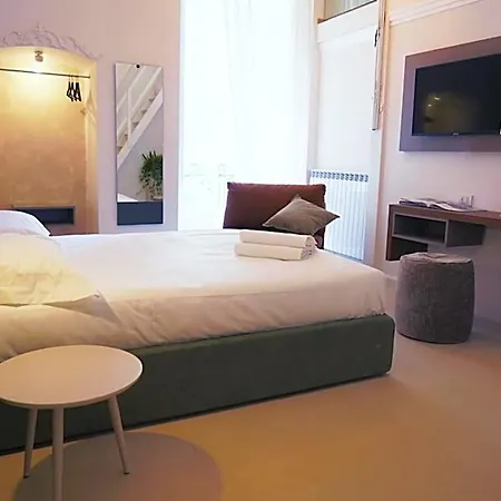 102 فندق مبيت وإفطار 4*
