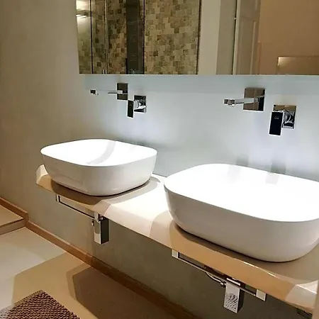 فندق مبيت وإفطار 102