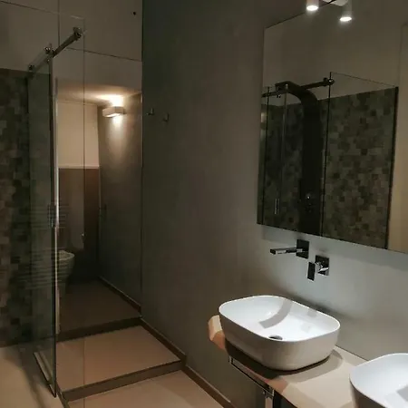 102 Bed & Breakfast 2*