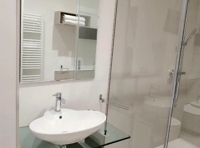 ベッド・アンド・ブレックファスト 102 4*