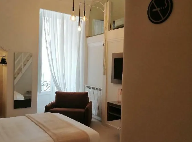 ベッド・アンド・ブレックファスト 102 4*